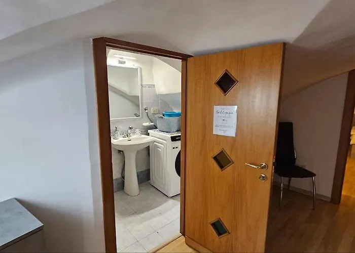 Danka House: Майори